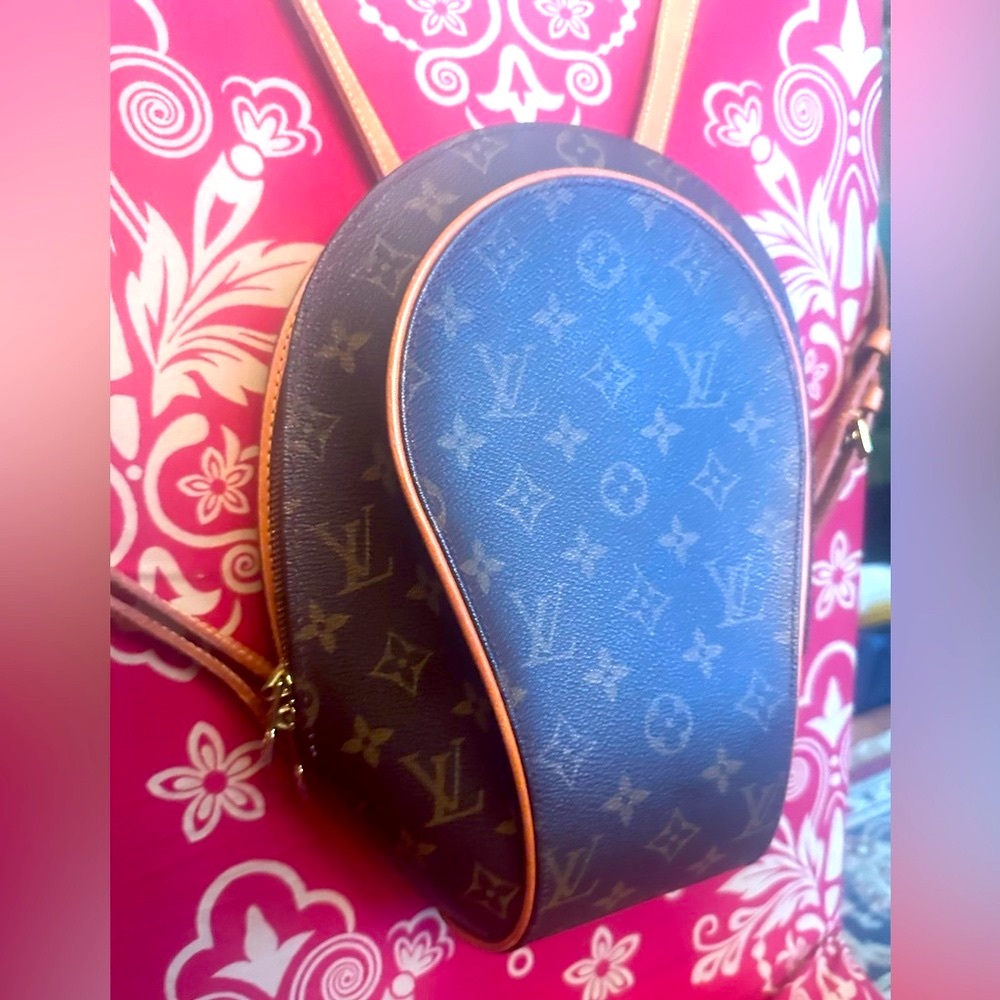 WOW POSHMARK Authentic Louis Vuitton Backpack = Festivals Concerts Pro Games!